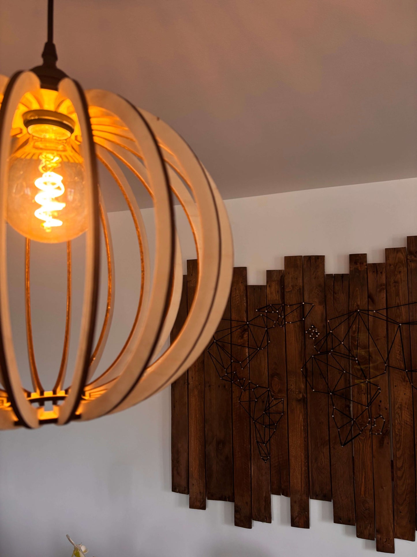 Lustre sphérique design en bois naturel
