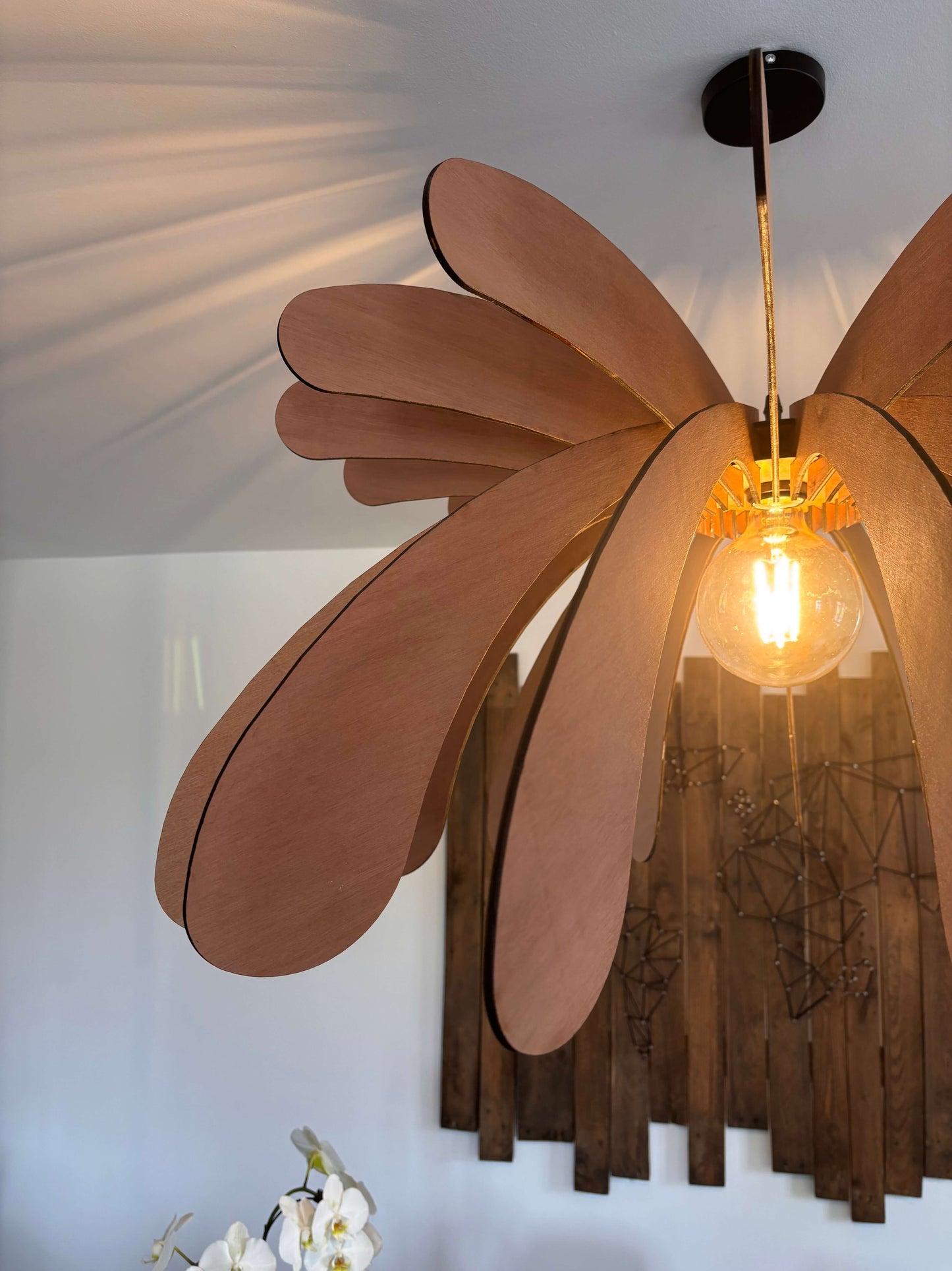 Lustre en bois floral - Éclairage naturel et élégant