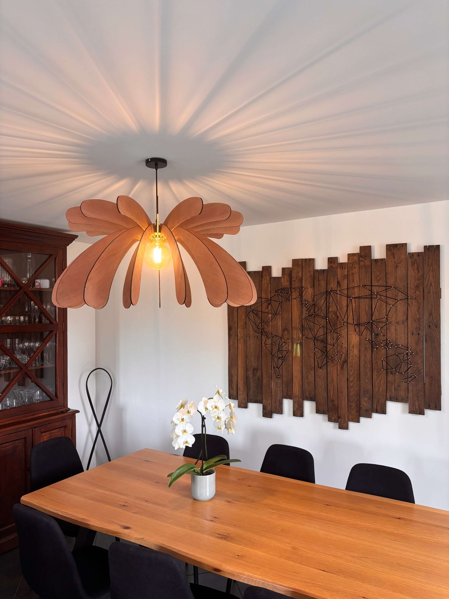 Lustre en bois floral - Éclairage naturel et élégant