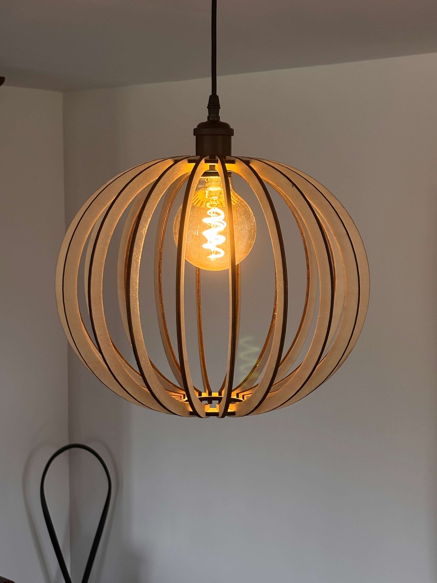 Lustre sphérique design en bois naturel